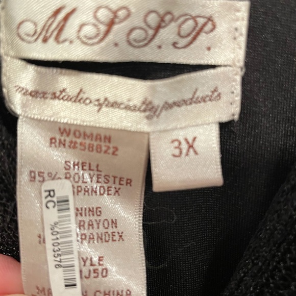 Sleeveless Stretchy Lace Dress - Picture 3 of 3